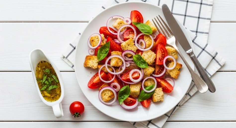 Bayat Ekmek Değerlendirme Tarifi: Toskana Usulü Domatesli Ekmek Salatası (Toskana Panzanella)