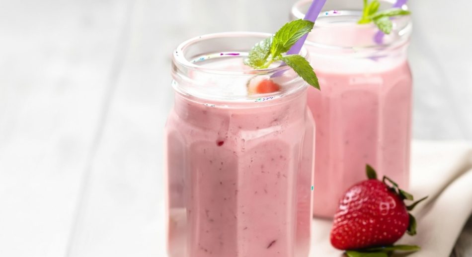 Pratik Çilekli Smoothie: 3 Dakikada Serinlik