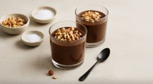 Beş Dakikada Bitter Çikolatalı ve Fındıklı Kup