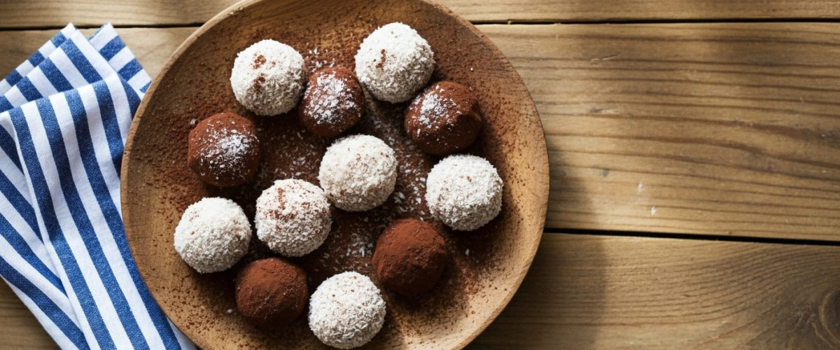 Dört Malzemeli Fıstık Ezmeli ve Muzlu Toplar