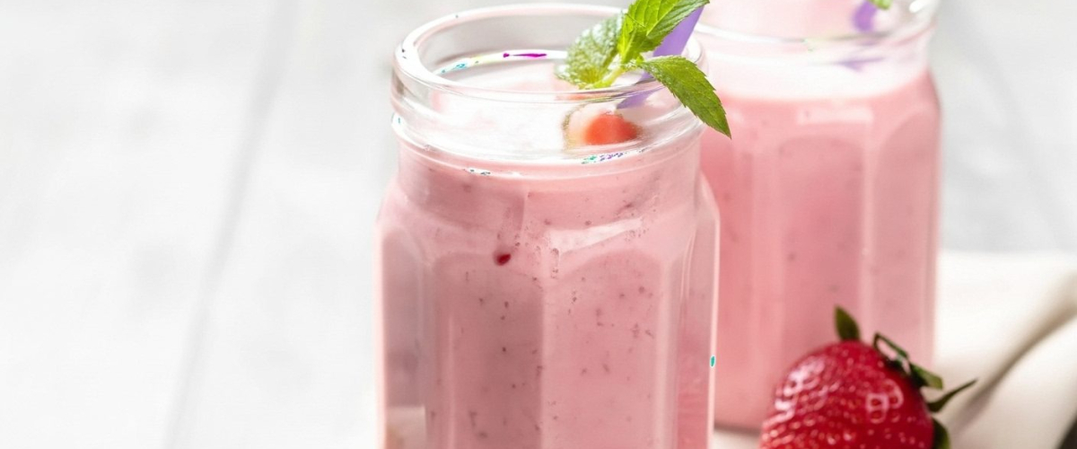 Pratik Çilekli Smoothie